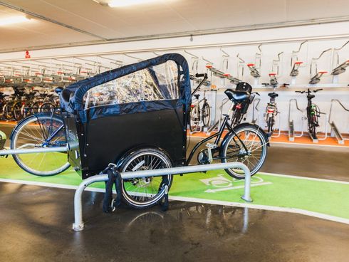 Stellplätze für Lastenräder im Fahrradparkhaus Malmö