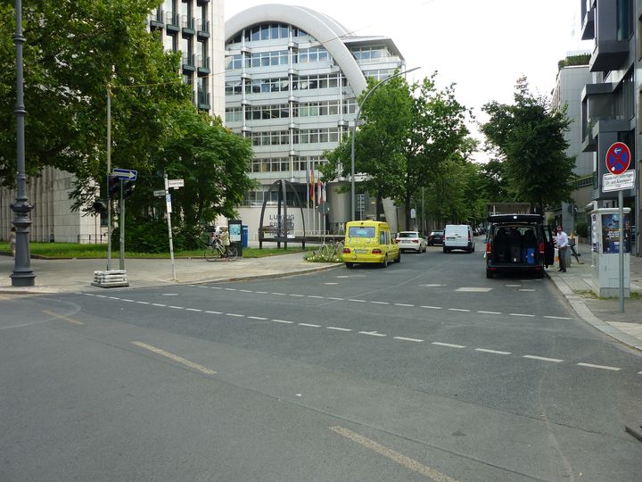 Autoverkehr auf Fasanenstraße