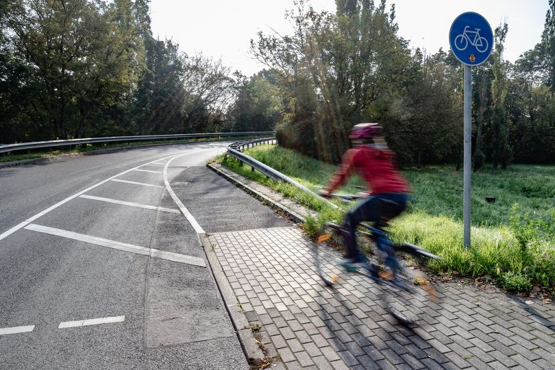 Radfahrstreifen Kreuzung Alt-Biesdorf und Märkische Allee vor Radverkehrsmaßnahme