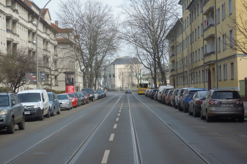 Die Siegfriedstraße mit Straßenbahnschienen.