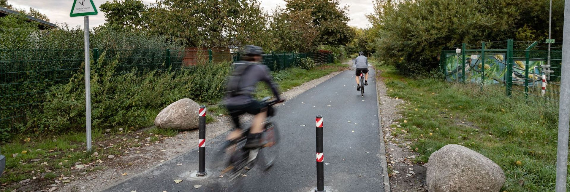 Gemeinsamer Fuß- und Radweg mit Fahrradfahrer