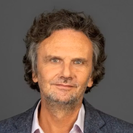 Porträtfoto von Oliver Schruoffeneger