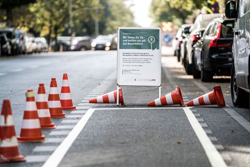Baustellenschild Grünbeschichtung Radweg Berlin