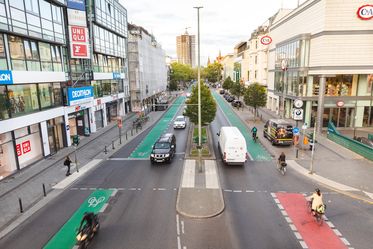 farbige Radwege auf der Schloßstraße