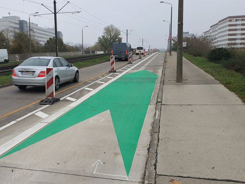 Bauarbeiten auf der Allee der Kosmonauten