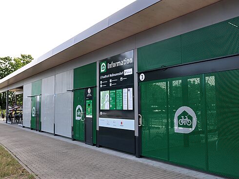 gesicherter Bereich der Fahrradabstellanlage in Waßmannsdorf