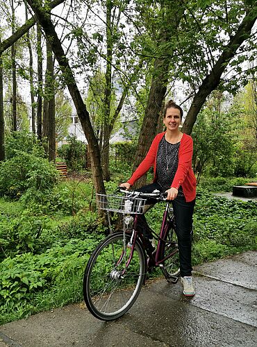 Tine auf ihrem Fahrrad