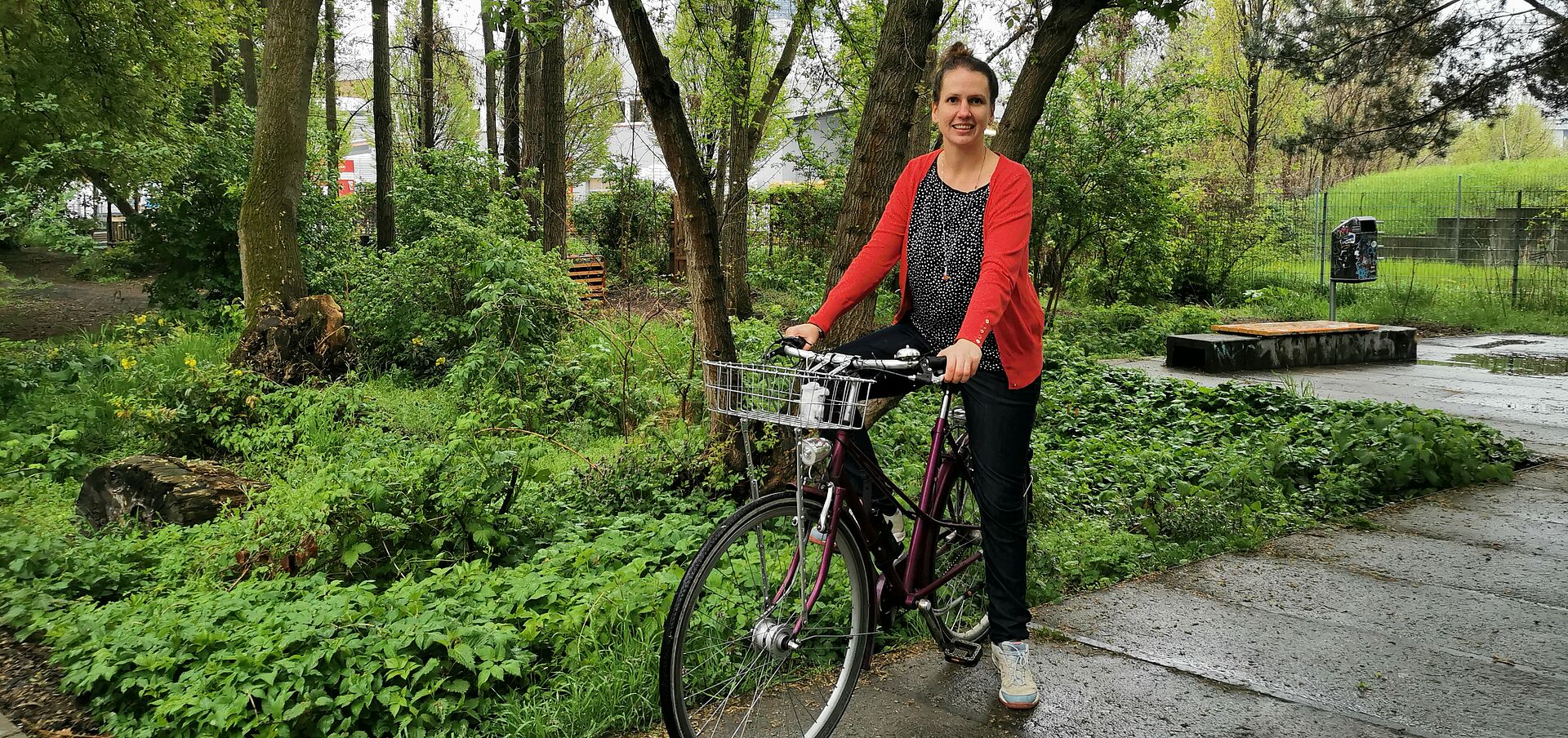 Tine auf ihrem Fahrrad