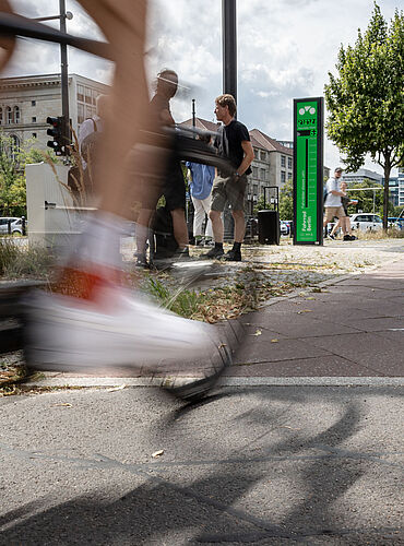 Fahrradbarometer Str. des 17. Juni vor TU Berlin