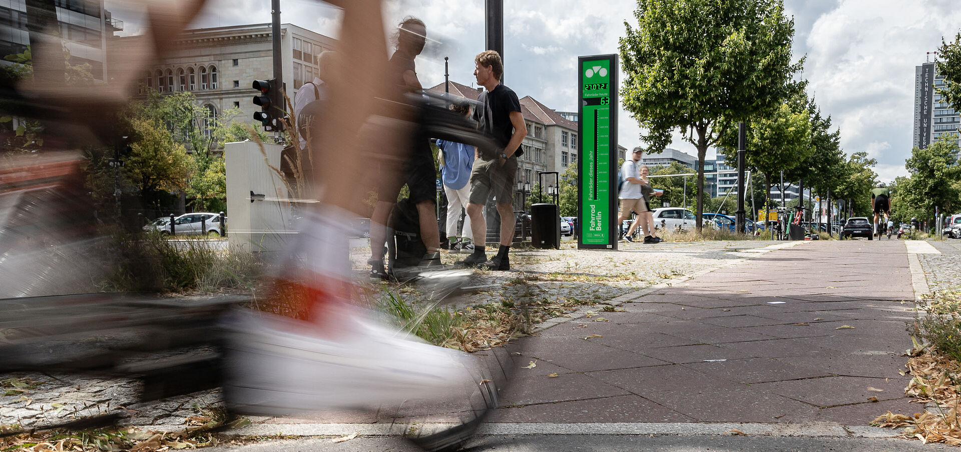 Fahrradbarometer Str. des 17. Juni vor TU Berlin