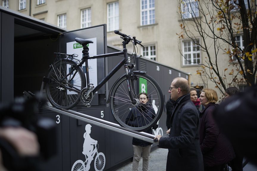 Eröffnung der Fahrradabstellanlagen Rathaus Schöneberg