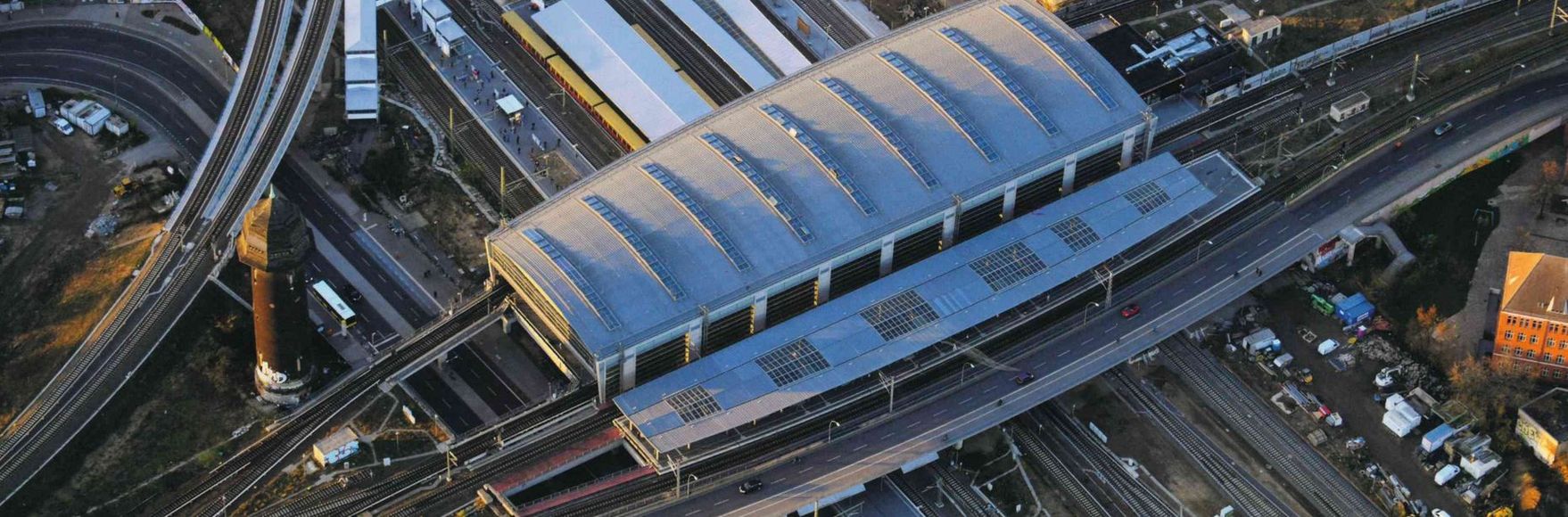 Foto des Bahnhofs Ostkreuz aus der Vogelperspektive