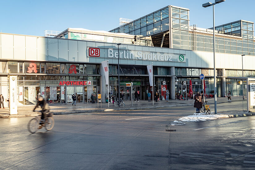 Bahnhof Südkreuz mit Vorplatz