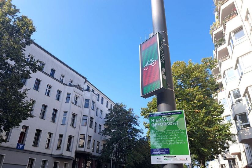 VeloFlow-Anzeiger an einem Straßenmast
