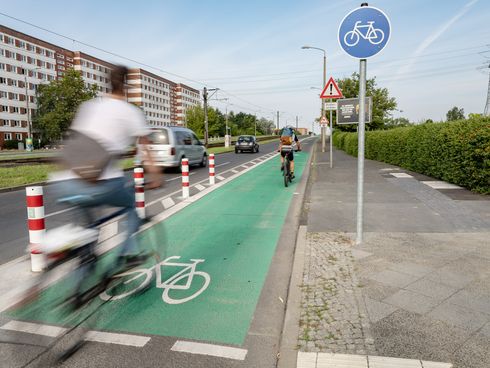 Radfahrstreifen Allee der Kosmonauten Berlin infraVelo