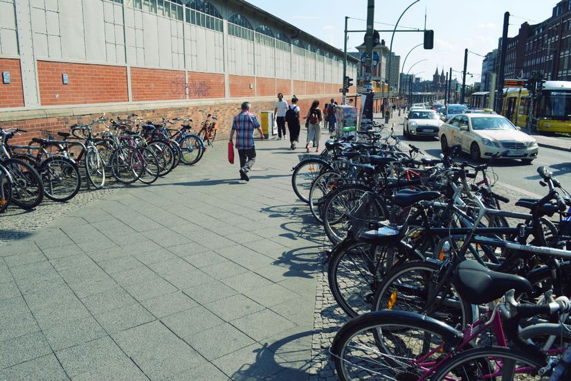 Abgestellte Fahrräder Warschauer Straße
