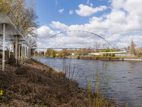 Visualisierung der Fuß- und Radwegbrücke über die Spree.