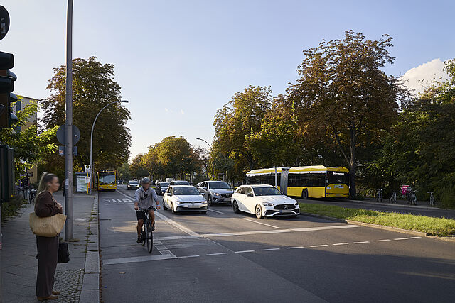 Radfahrende auf Busspur