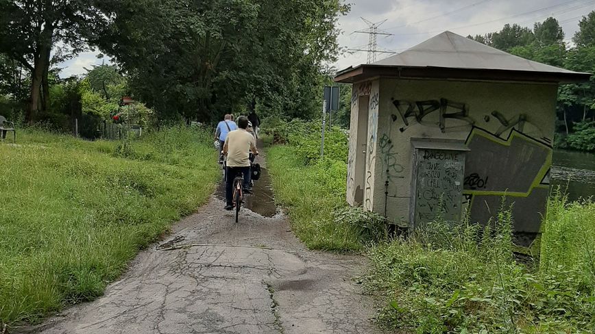 Schmaler Geh- und Radweg Spree-Rad- und Wanderweg