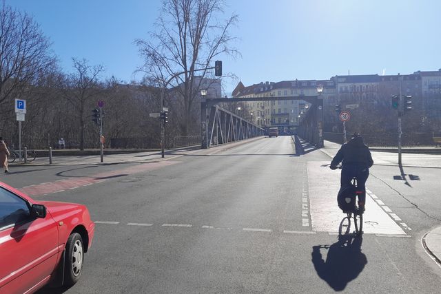 Verkehr auf der Langenscheidtstraße