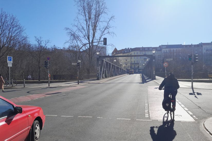 Verkehr auf der Langenscheidtstraße