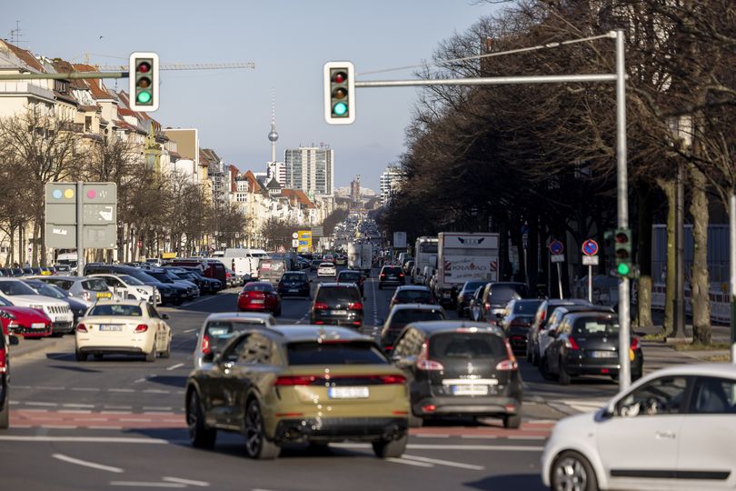 Autoverkehr auf dem Kaiserdamm