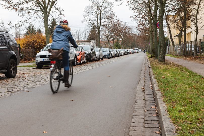 Asphaltierter Abschnitt der Wallensteinstraße in Lichtenberg