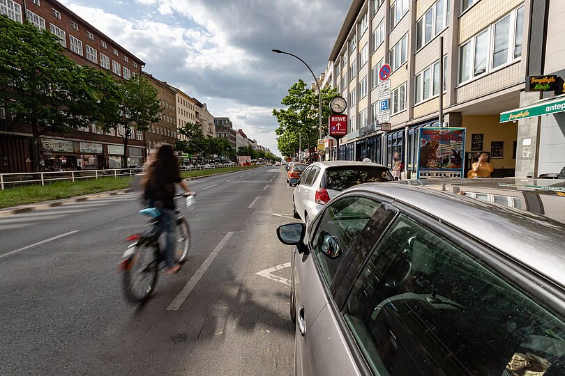 Blick auf die Müllerstraße am Leopoldplatz ohne Infrastruktur für Radfahrende