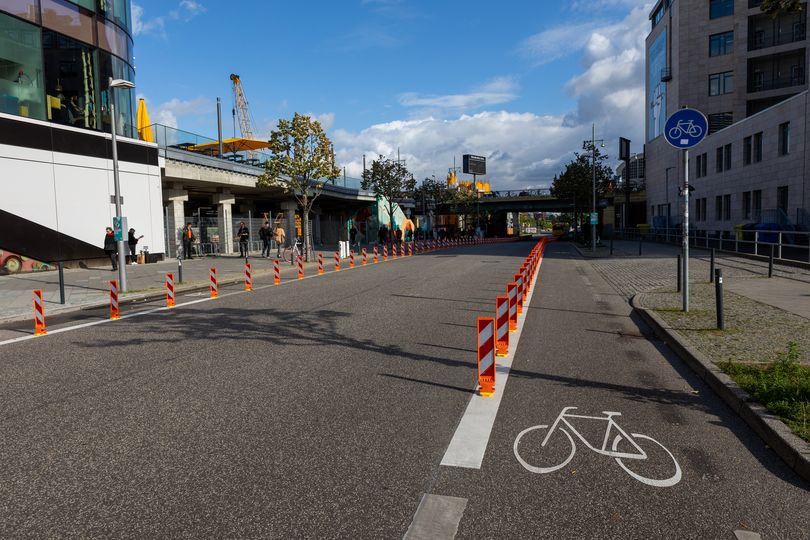 Geschützte Radverkehrsanlagen in der Tamara-Danz-Straße