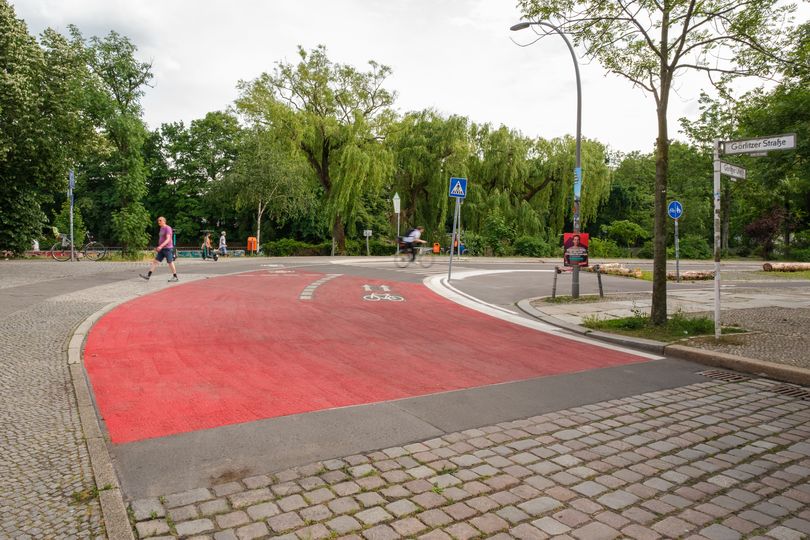 Rot beschichte Radweg Görlitzer Ufer