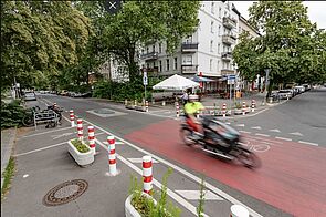 Querungsstelle für Fußverkehr an Kreuzung der Fahrradstraße in der Triftstraße