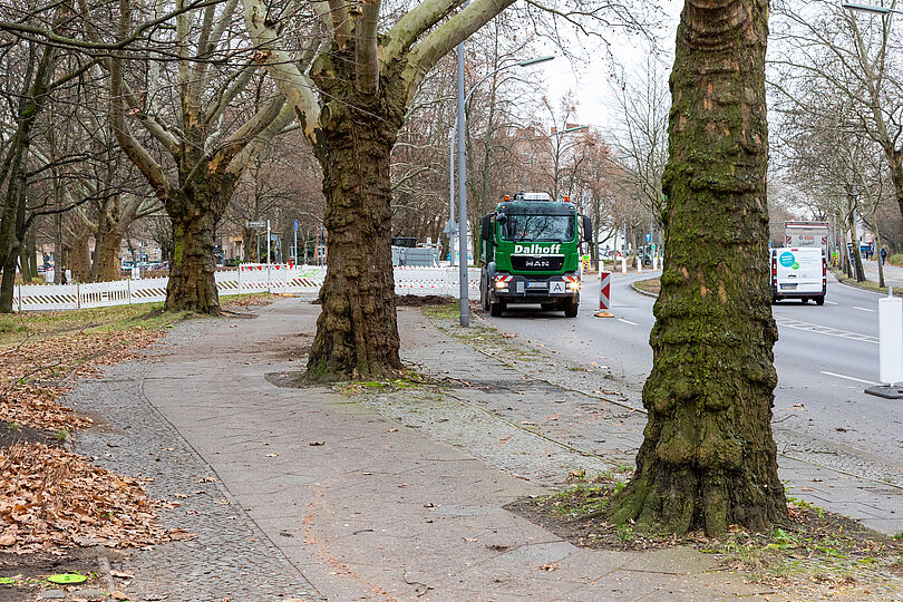 Baustelle auf Geh- und Radweg Roedernallee