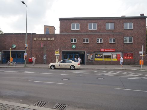 S-Bahnstation Mahlsdorf mit Taxistand
