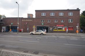 S-Bahnstation Mahlsdorf mit Taxistand