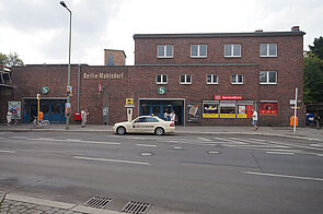 S-Bahnstation Mahlsdorf mit Taxistand