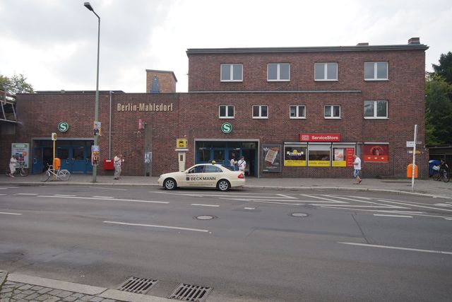 S-Bahnstation Mahlsdorf mit Taxistand