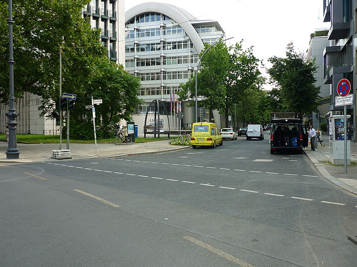 Autoverkehr auf Fasanenstraße