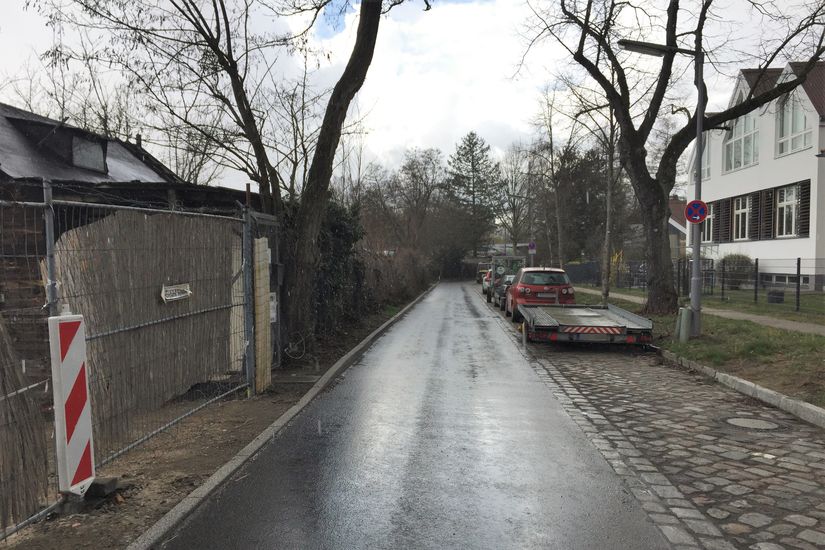 Asphaltierte Nebenstraße für komfortables Radfahren Anhaltiner Straße