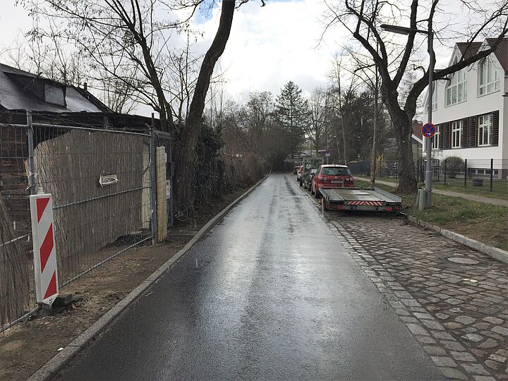 Asphaltierte Nebenstraße für komfortables Radfahren Anhaltiner Straße