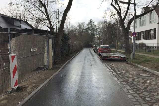 Asphaltierte Nebenstraße für komfortables Radfahren Anhaltiner Straße