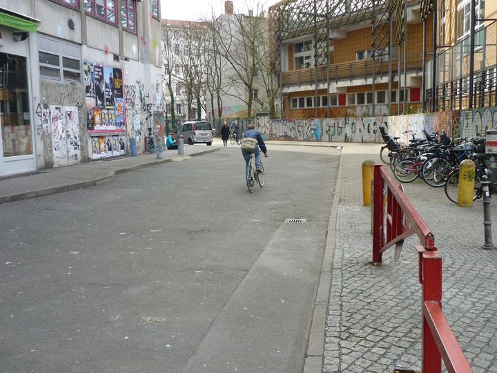 Radfahrer entlang Kottbusser Tor