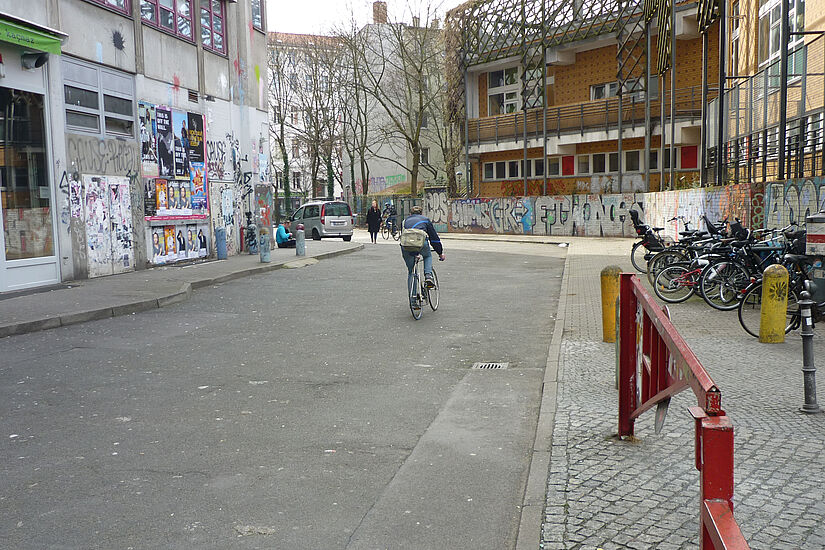 Radfahrer entlang Kottbusser Tor