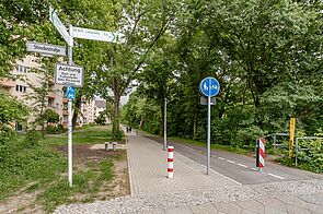 Asphaltierter Zweirichtungsradweg entlang des Teltowkanals.