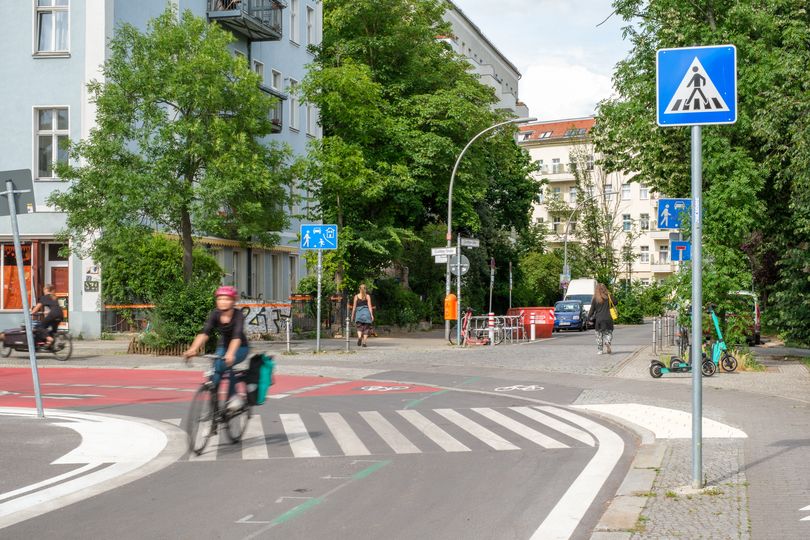 Kreuzungsbereich von Radverkehrsanlage am Görlitzer Ufer