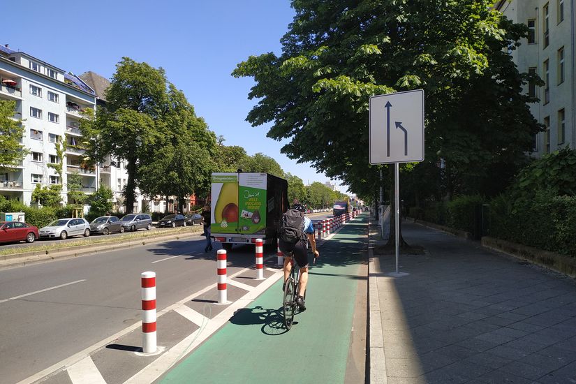 Geschützter Radfahrstreifen an der Hasenheide