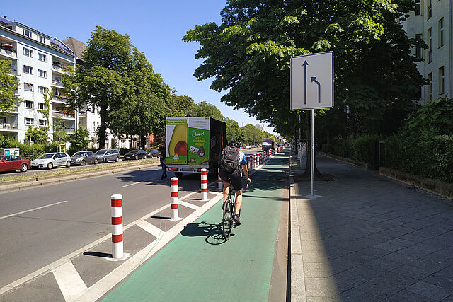 Geschützter Radfahrstreifen an der Hasenheide