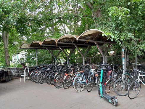 Fahrradabstellplätze am Bahnhof Treptower Park