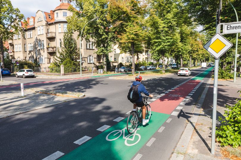 Markierter Radfahrstreifen Habelschwerdter Allee