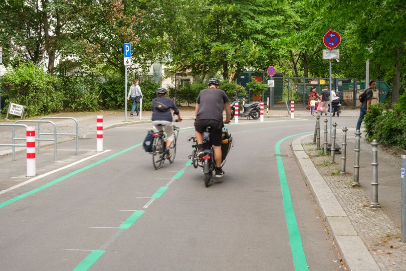 Radfahrende auf Fahrradstraße