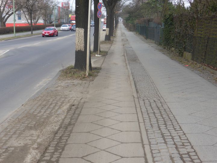 Rad- und Fußweg Dahlemer Weg vor Radverkehrsmaßnahme